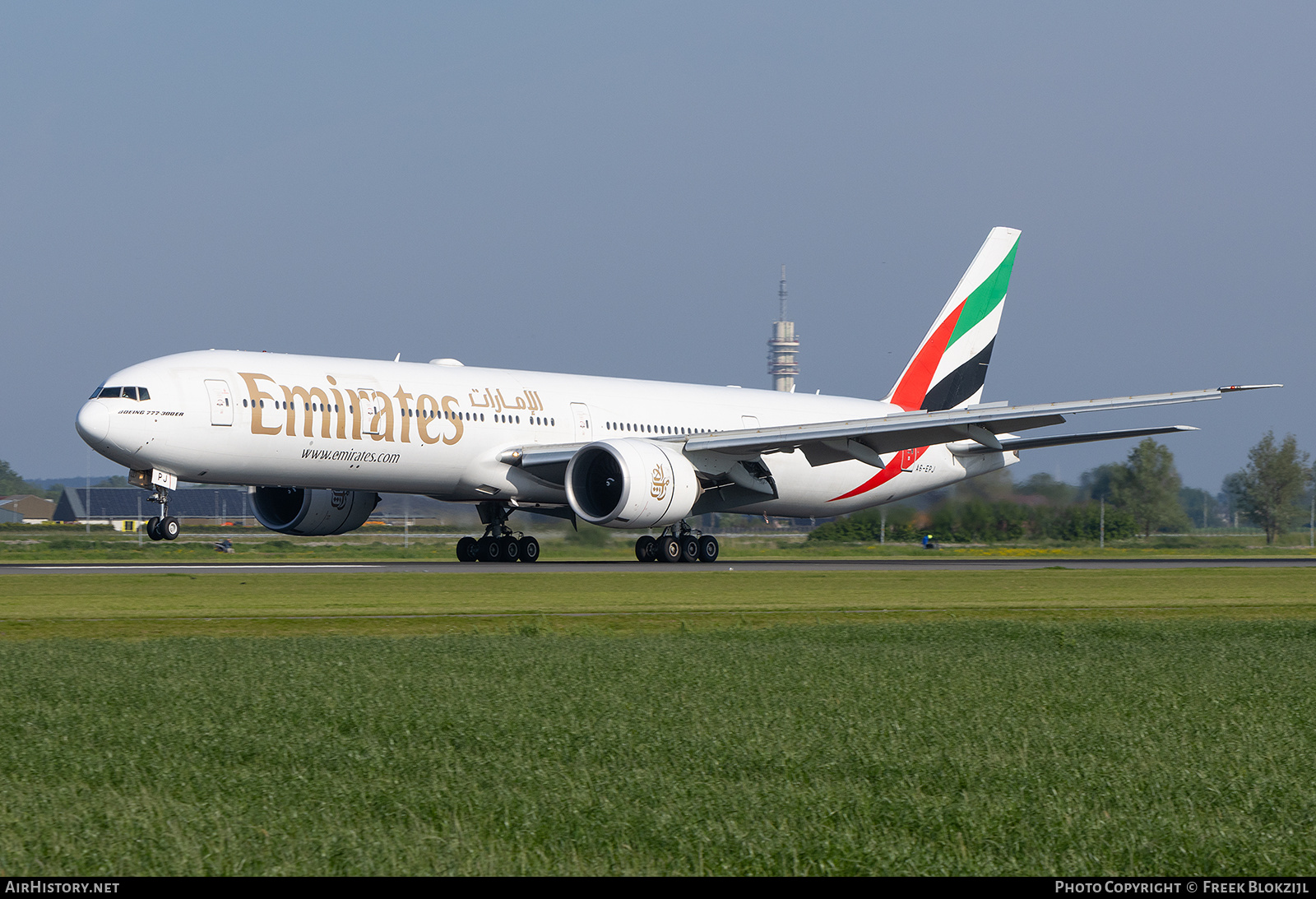 Aircraft Photo of A6-EPJ | Boeing 777-31H/ER | Emirates | AirHistory.net #689076