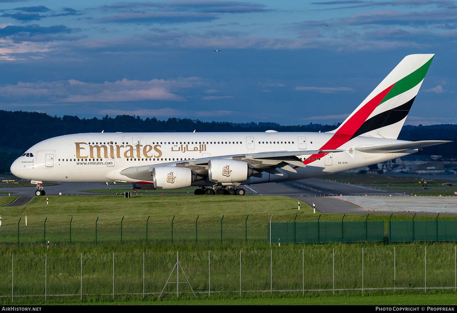 Aircraft Photo of A6-EOV | Airbus A380-861 | Emirates | AirHistory.net #689174