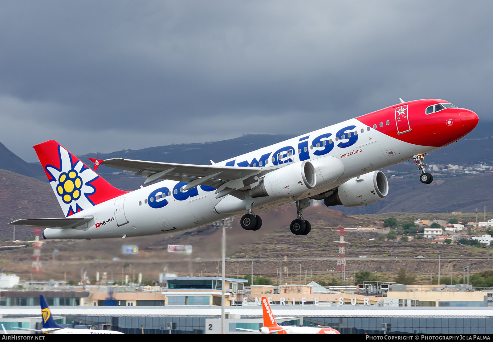 Aircraft Photo of HB-IHY | Airbus A320-214 | Edelweiss Air | AirHistory.net #689377