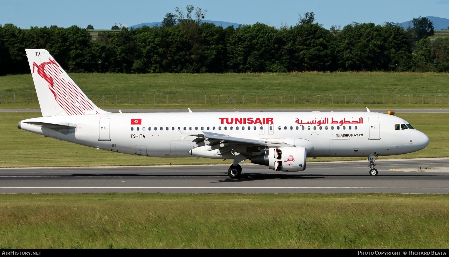 Aircraft Photo of TS-ITA | Airbus A320-214 | Tunisair | AirHistory.net #689441