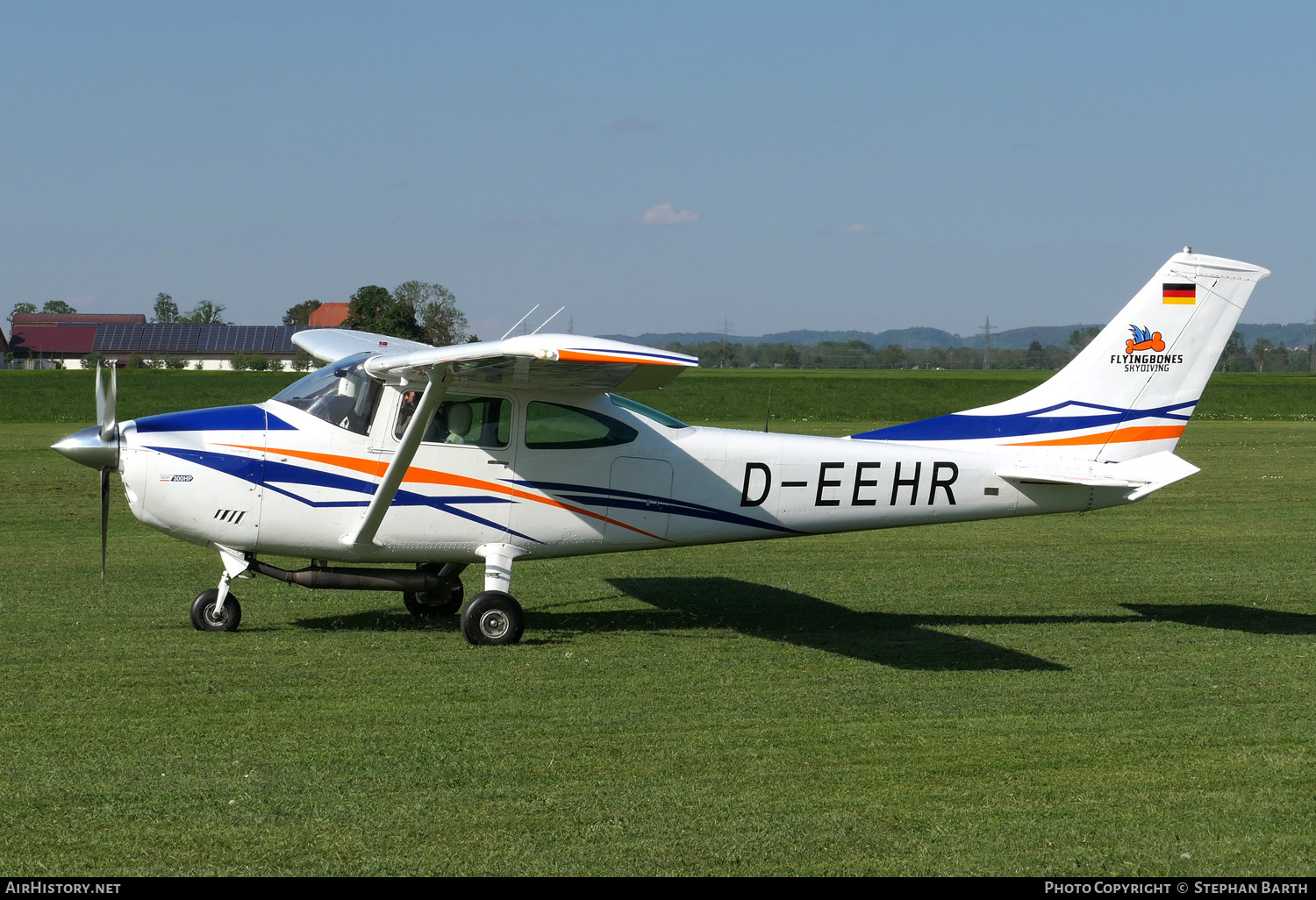 Aircraft Photo of D-EEHR | Cessna 182P Skylane | Flyingbones Skydiving | AirHistory.net #689453