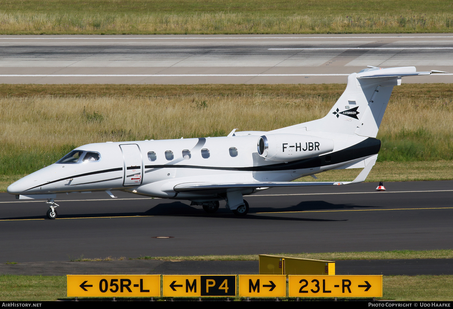 Aircraft Photo of F-HJBR | Embraer EMB-505 Phenom 300 | Air Breizh | AirHistory.net #689502