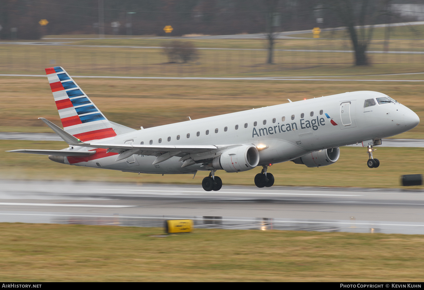 Aircraft Photo of N423YX | Embraer 175LR (ERJ-170-200LR) | American Eagle | AirHistory.net #689503