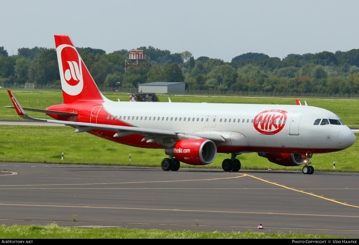 Aircraft Photo of D-ABHJ | Airbus A320-214 | Niki | AirHistory.net #689588