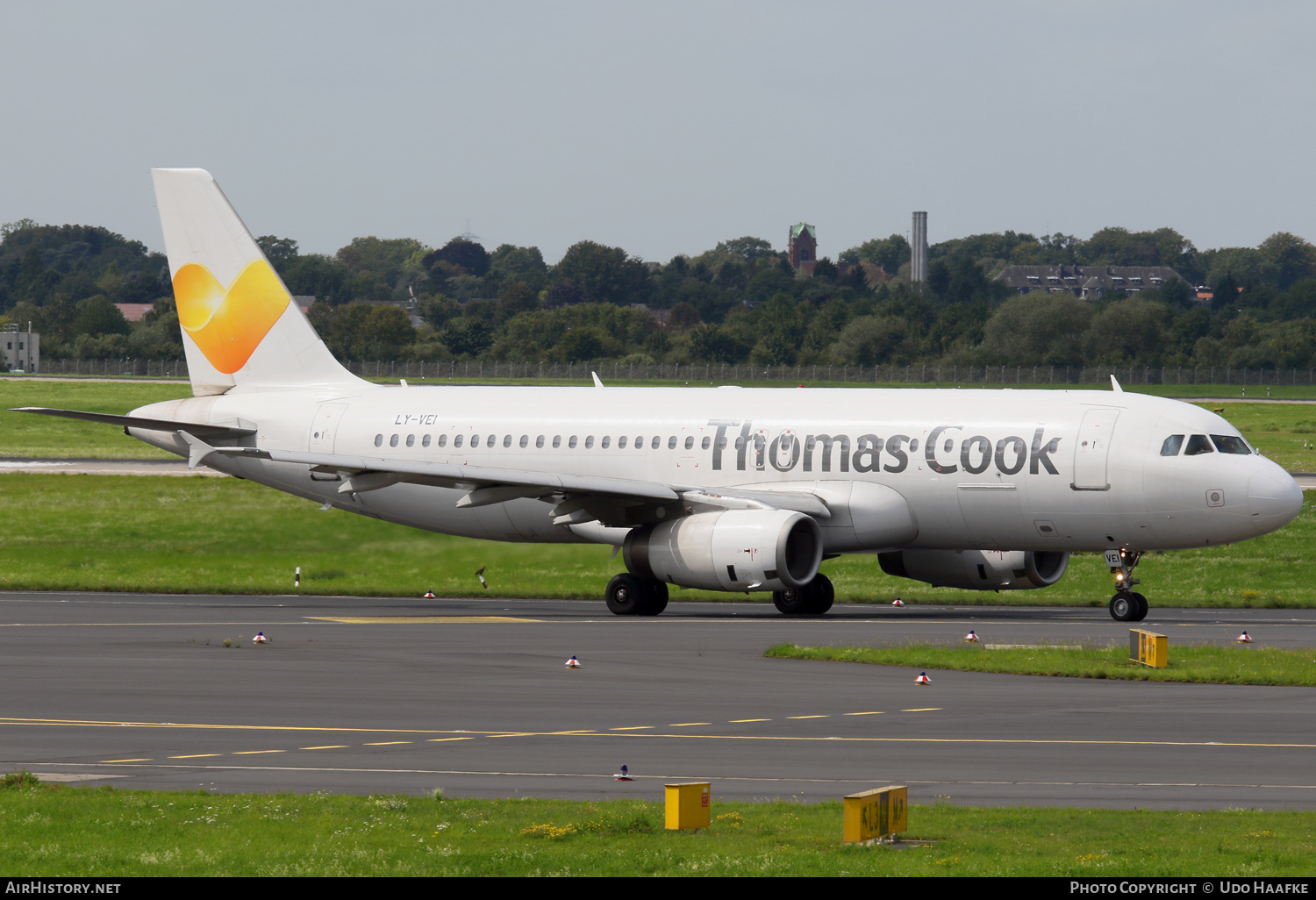 Aircraft Photo of LY-VEI | Airbus A320-233 | Thomas Cook Airlines | AirHistory.net #689591