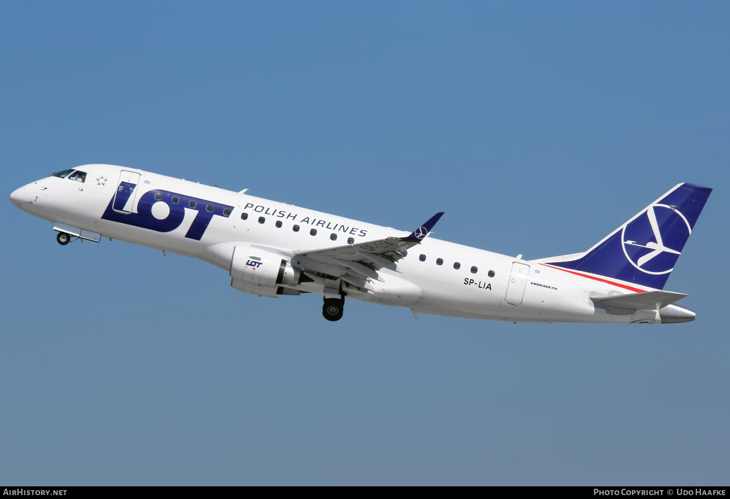 Aircraft Photo of SP-LIA | Embraer 175STD (ERJ-170-200STD) | LOT Polish Airlines - Polskie Linie Lotnicze | AirHistory.net #689592