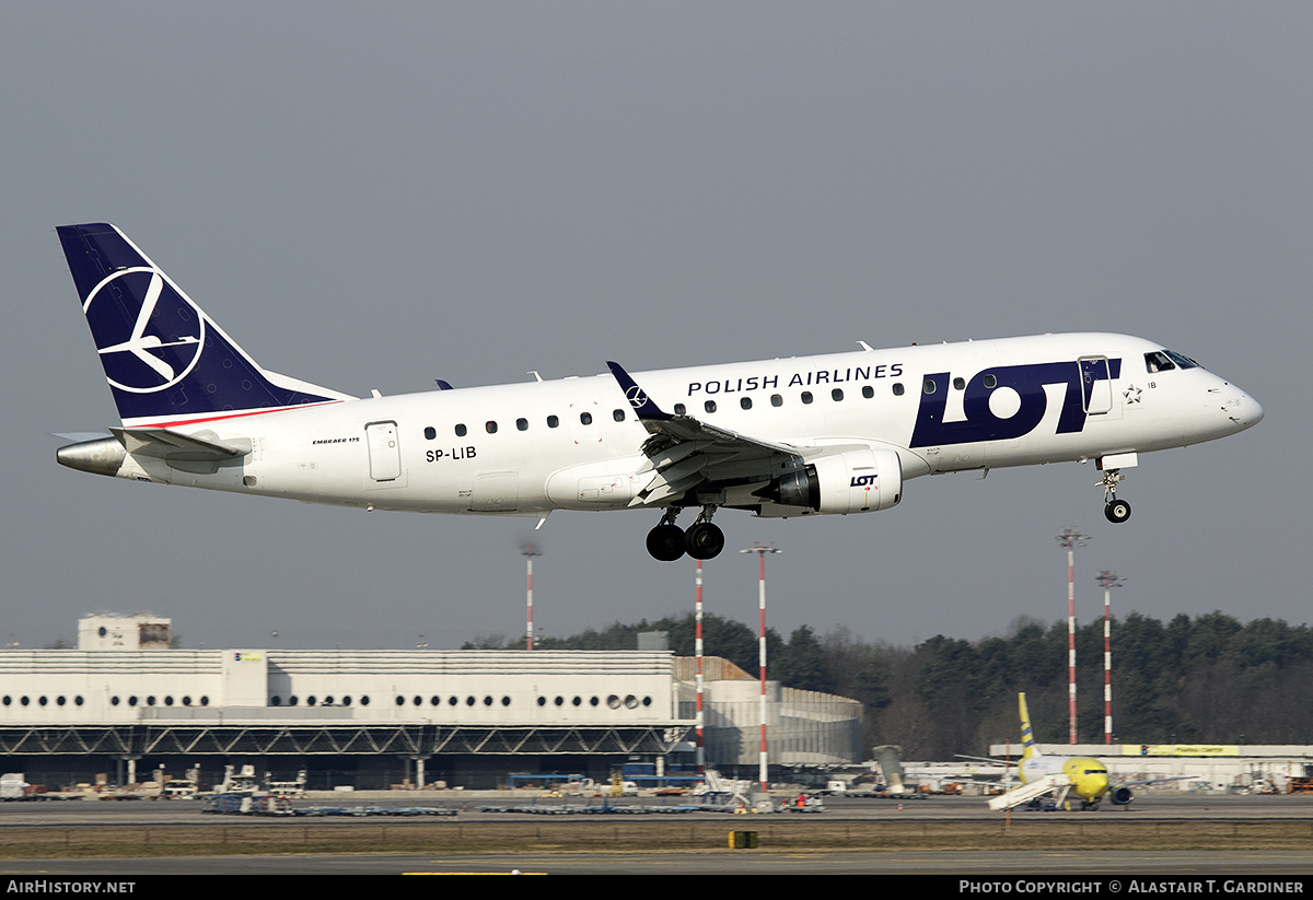 Aircraft Photo of SP-LIB | Embraer 175LR (ERJ-170-200LR) | LOT Polish Airlines - Polskie Linie Lotnicze | AirHistory.net #689623