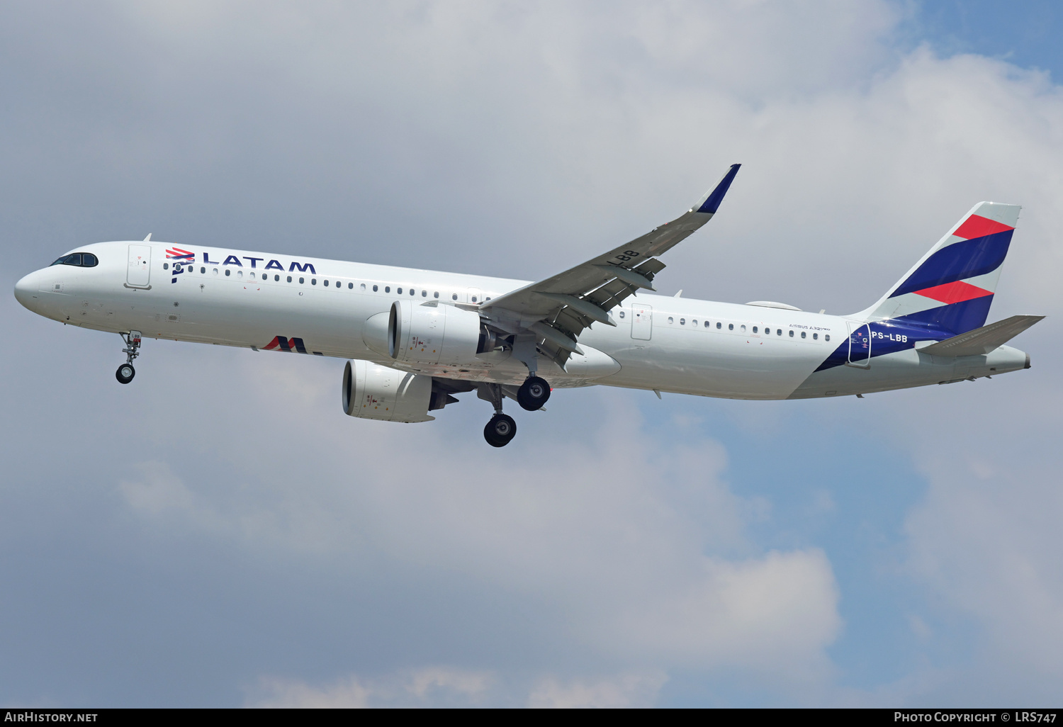 Aircraft Photo of PS-LBB | Airbus A321-271NX | LATAM Airlines | AirHistory.net #689748