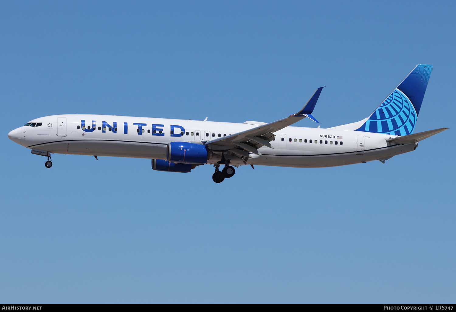 Aircraft Photo of N66828 | Boeing 737-924/ER | United Airlines | AirHistory.net #689817