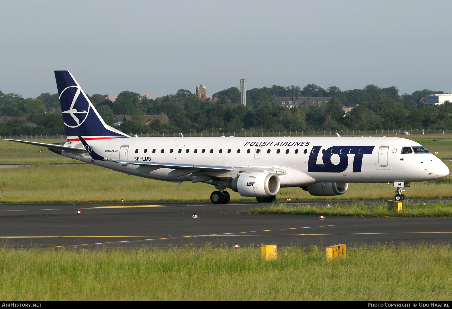 Aircraft Photo of SP-LMB | Embraer 190STD (ERJ-190-100STD) | LOT Polish Airlines - Polskie Linie Lotnicze | AirHistory.net #690130