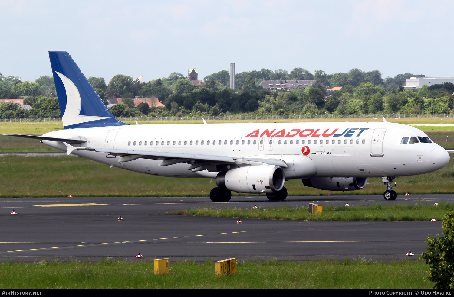 Aircraft Photo of YL-LDJ | Airbus A320-232 | AnadoluJet | AirHistory.net #690146