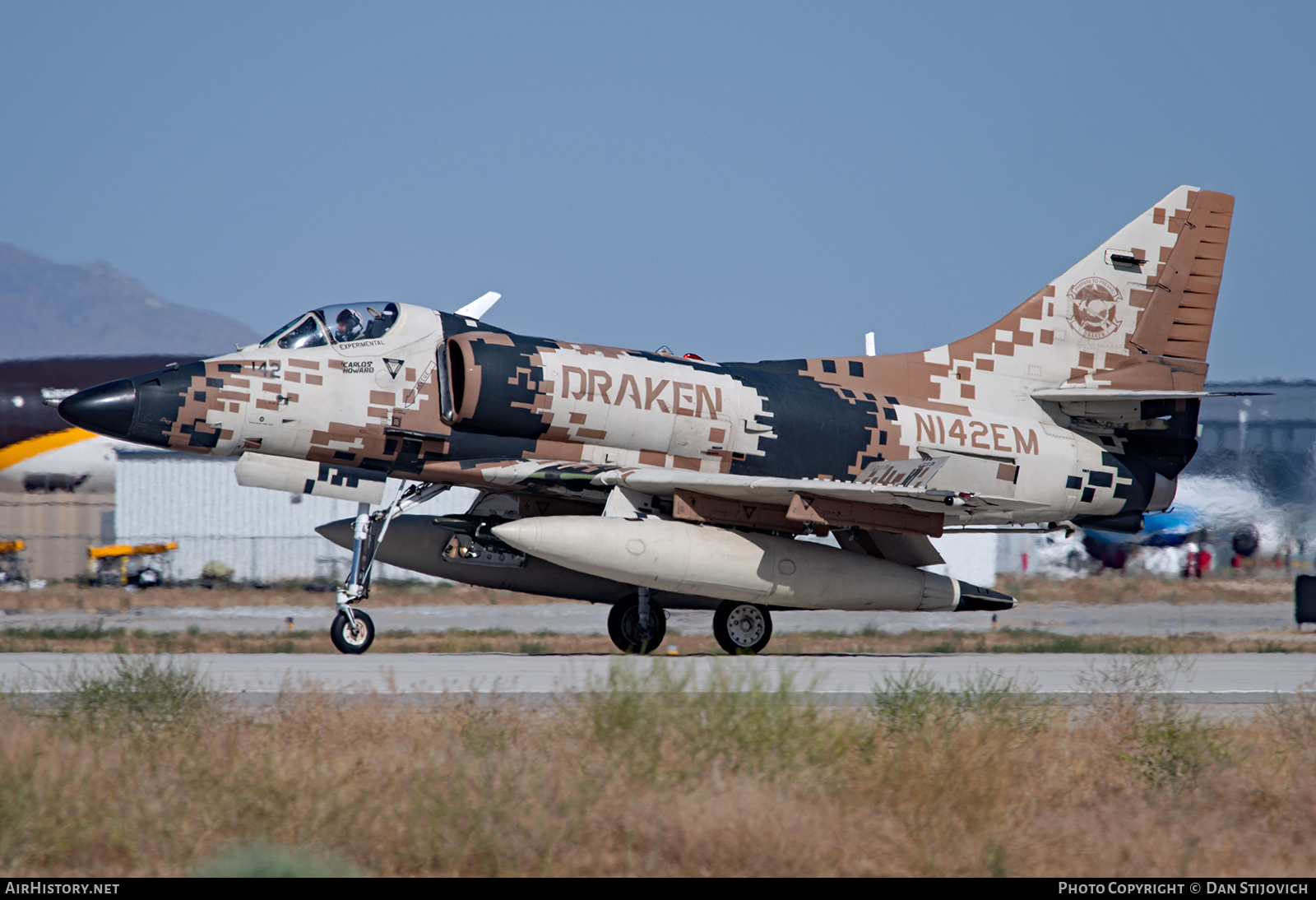 Aircraft Photo of N142EM | Douglas A-4K Skyhawk | Draken International | AirHistory.net #690179