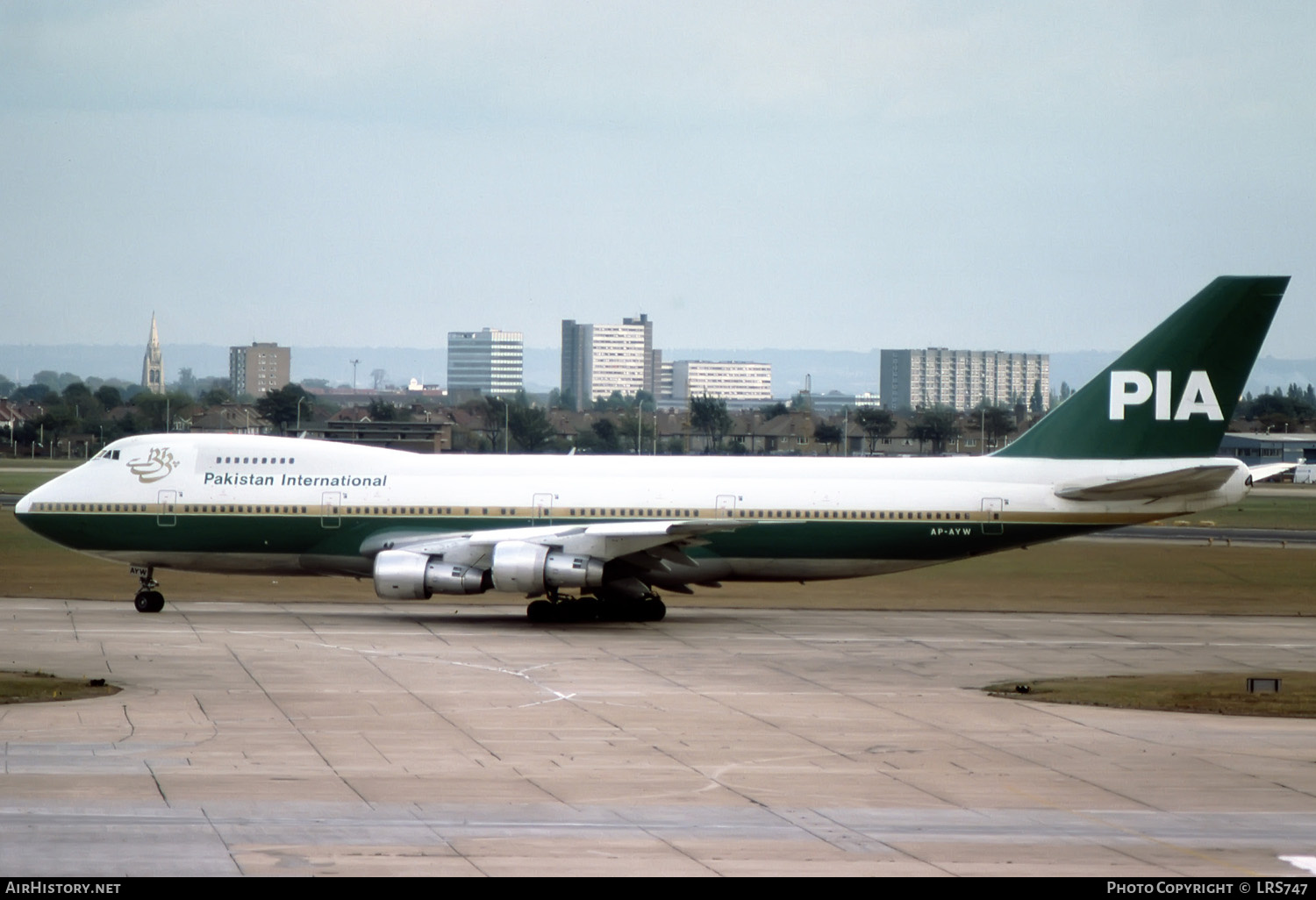 Aircraft Photo of AP-AYW | Boeing 747-282B | Pakistan International Airlines - PIA | AirHistory.net #690398