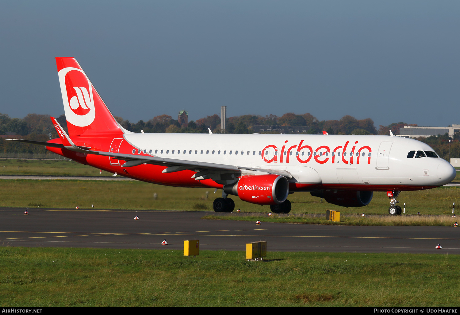 Aircraft Photo of D-ABNX | Airbus A320-214 | Air Berlin | AirHistory.net #690577