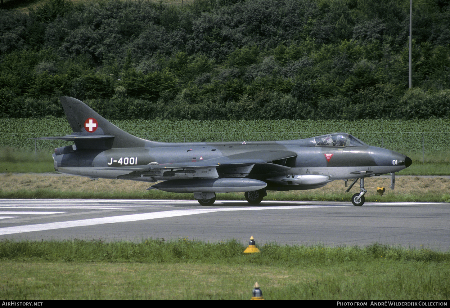 Aircraft Photo of J-4001 | Hawker Hunter F58 | Switzerland - Air Force | AirHistory.net #690835
