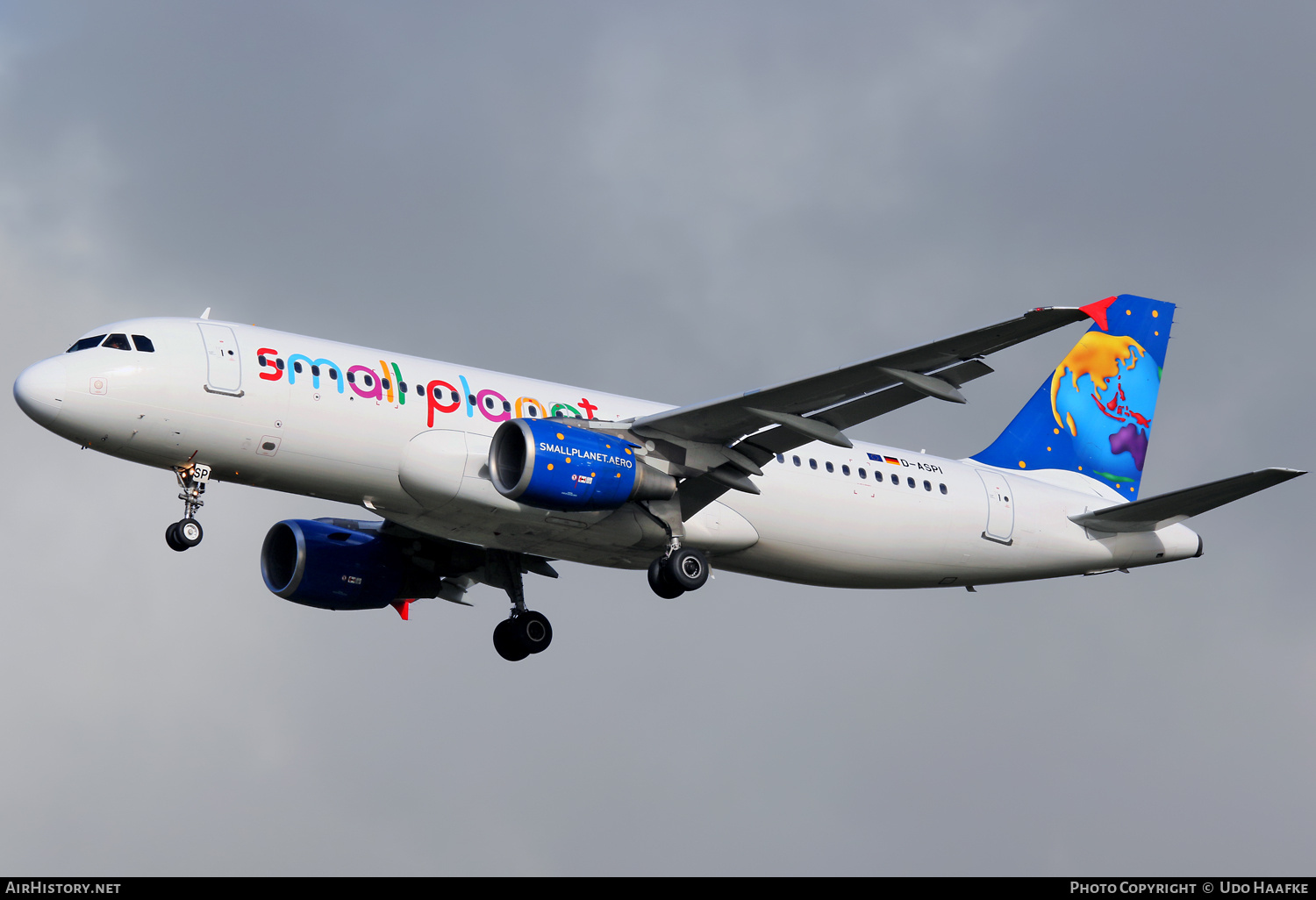 Aircraft Photo of D-ASPI | Airbus A320-214 | Small Planet Airlines | AirHistory.net #690905