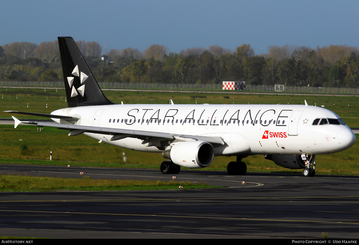 Aircraft Photo of HB-IJM | Airbus A320-214 | Swiss International Air Lines | AirHistory.net #691045