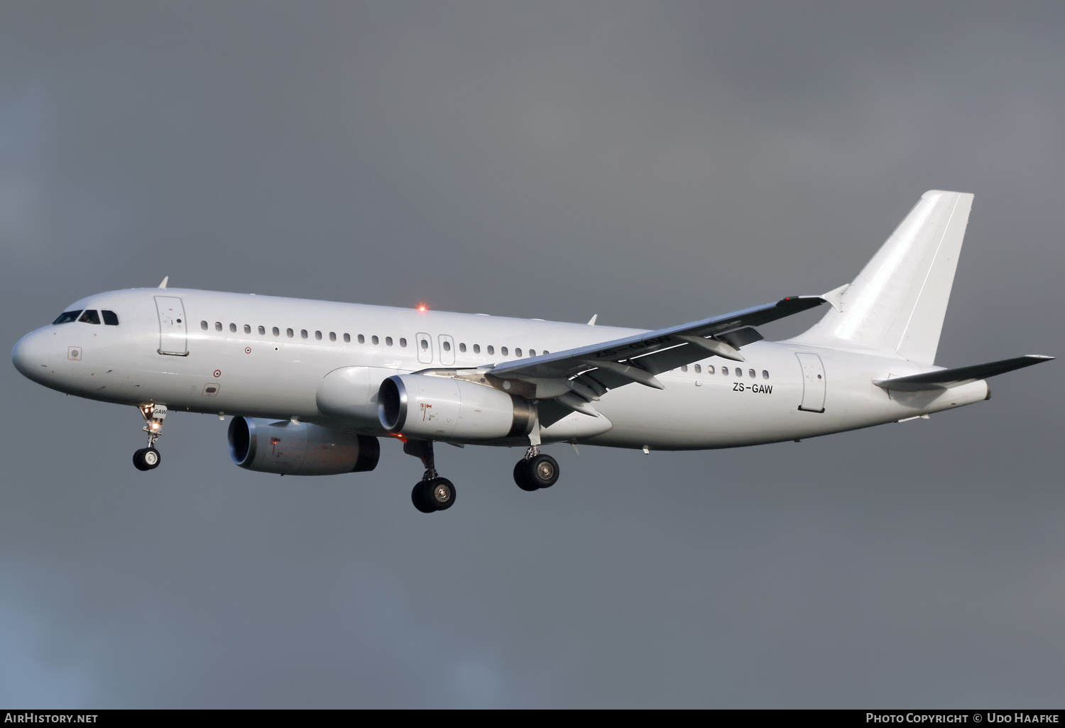 Aircraft Photo of ZS-GAW | Airbus A320-231 | AirHistory.net #691053
