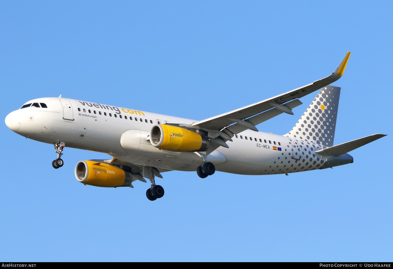 Aircraft Photo of EC-MEA | Airbus A320-232 | Vueling Airlines | AirHistory.net #691115