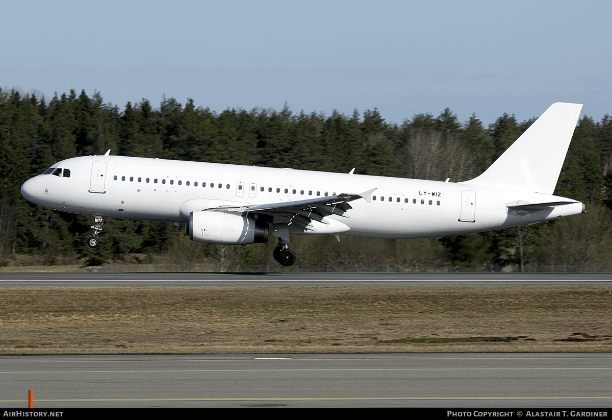 Aircraft Photo of LY-WIZ | Airbus A320-232 | AirHistory.net #691398