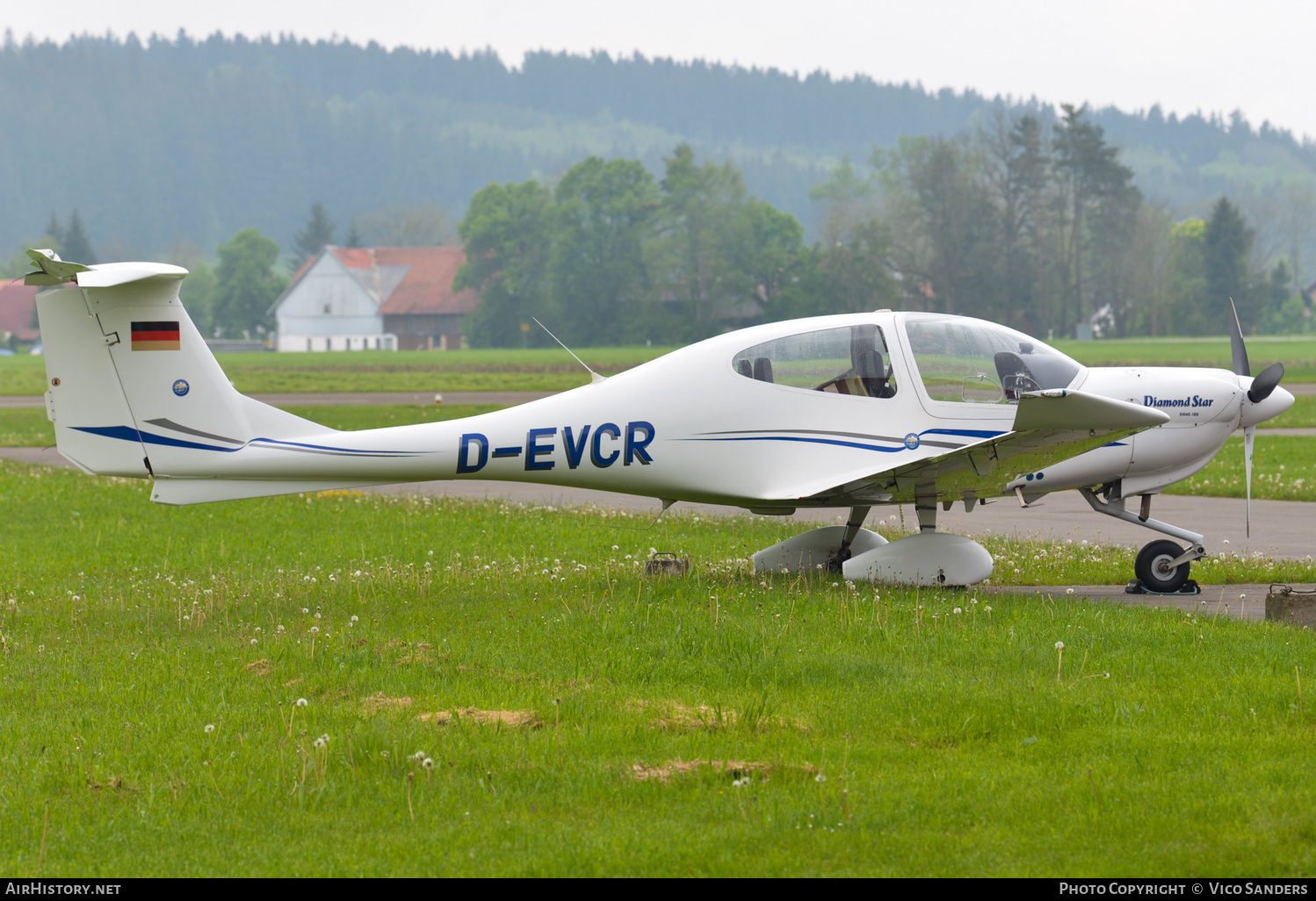 Aircraft Photo of D-EVCR | Diamond DA40 Diamond Star | AirHistory.net #691399