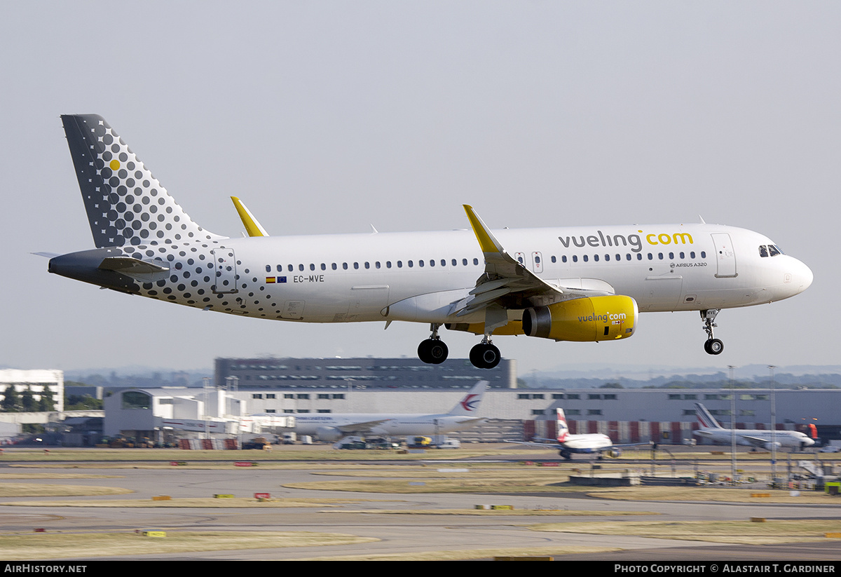 Aircraft Photo of EC-MVE | Airbus A320-232 | Vueling Airlines | AirHistory.net #691459