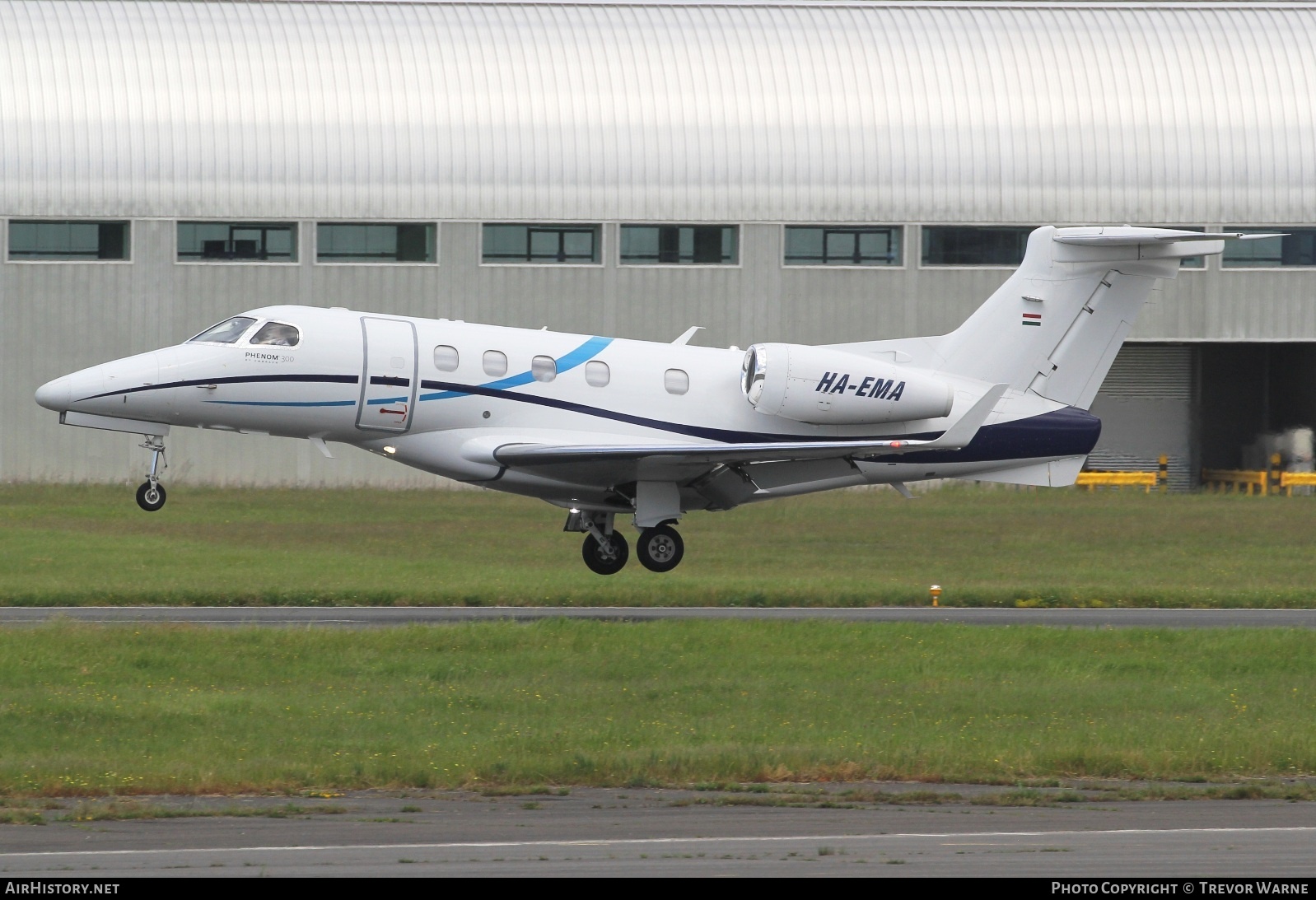 Aircraft Photo of HA-EMA | Embraer EMB-500 Phenom 350 | AirHistory.net #691570