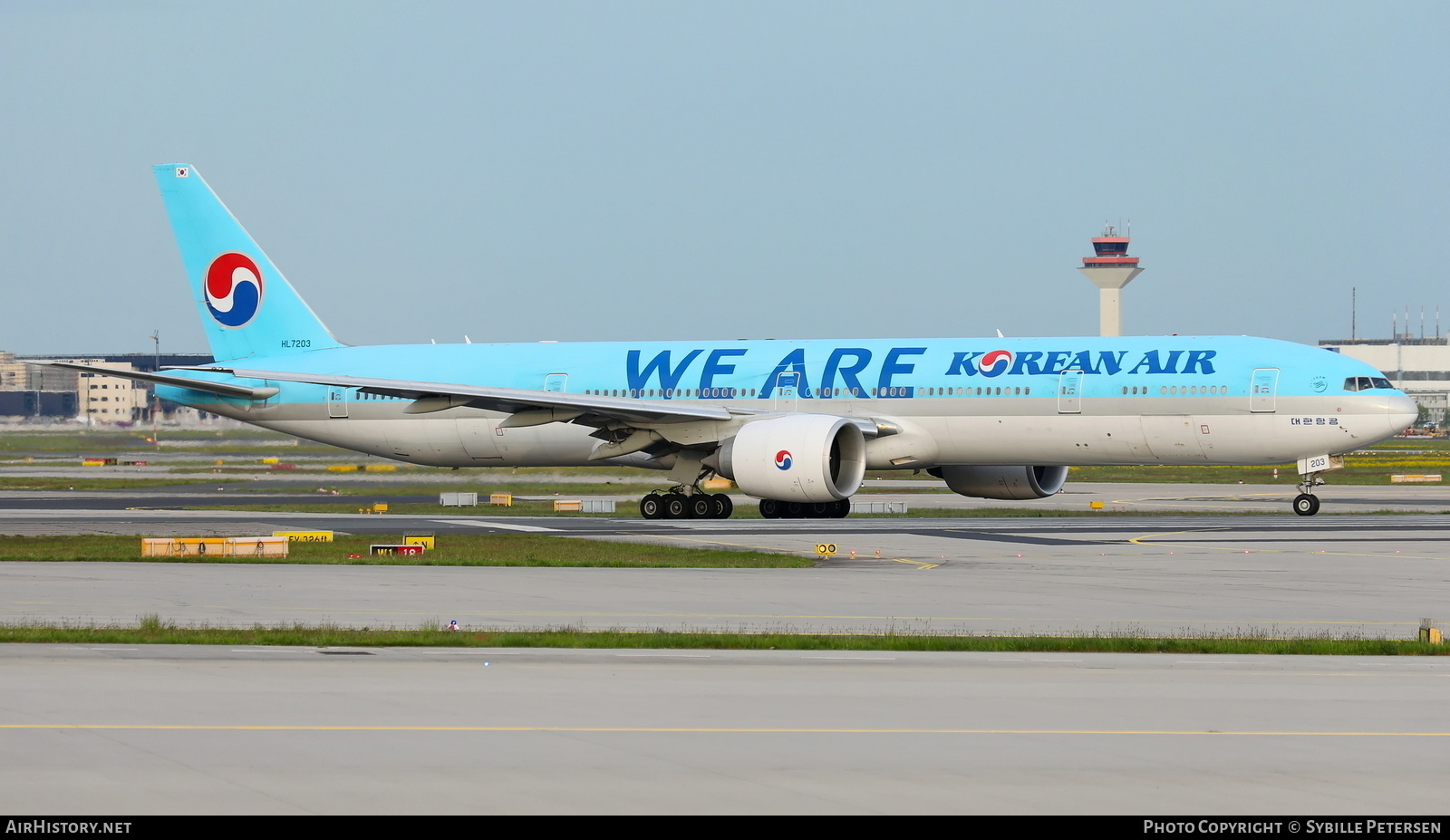 Aircraft Photo of HL7203 | Boeing 777-3B5/ER | Korean Air | AirHistory.net #691675