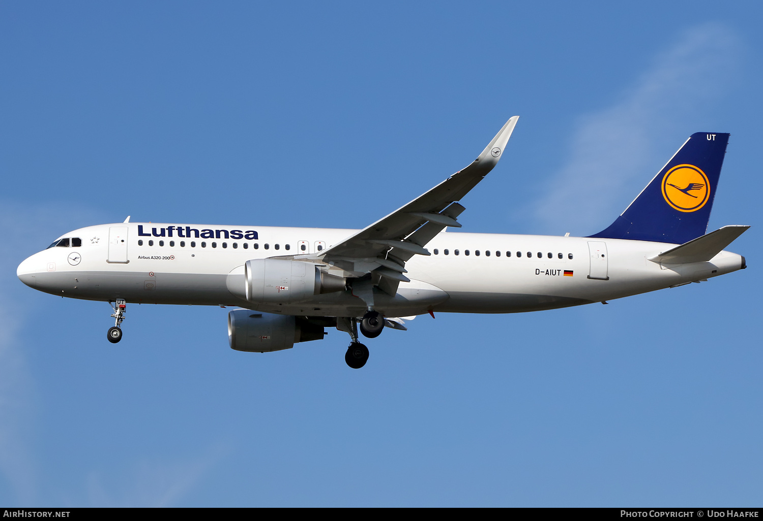 Aircraft Photo of D-AIUT | Airbus A320-214 | Lufthansa | AirHistory.net #691690