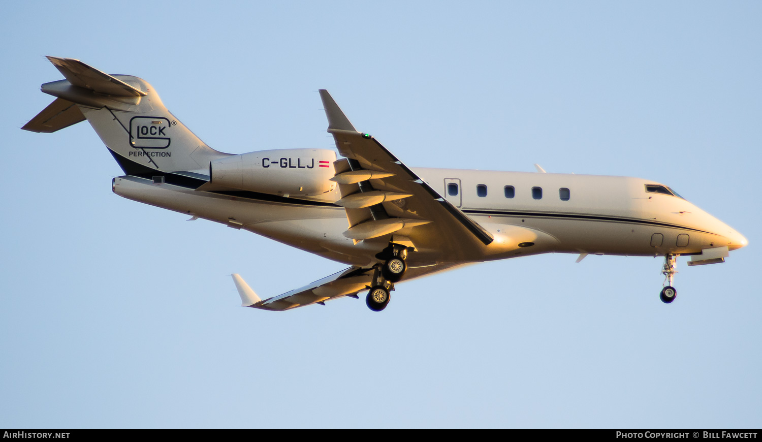 Aircraft Photo of C-GLLJ | Bombardier Challenger 300 (BD-100-1A10) | AirHistory.net #691763