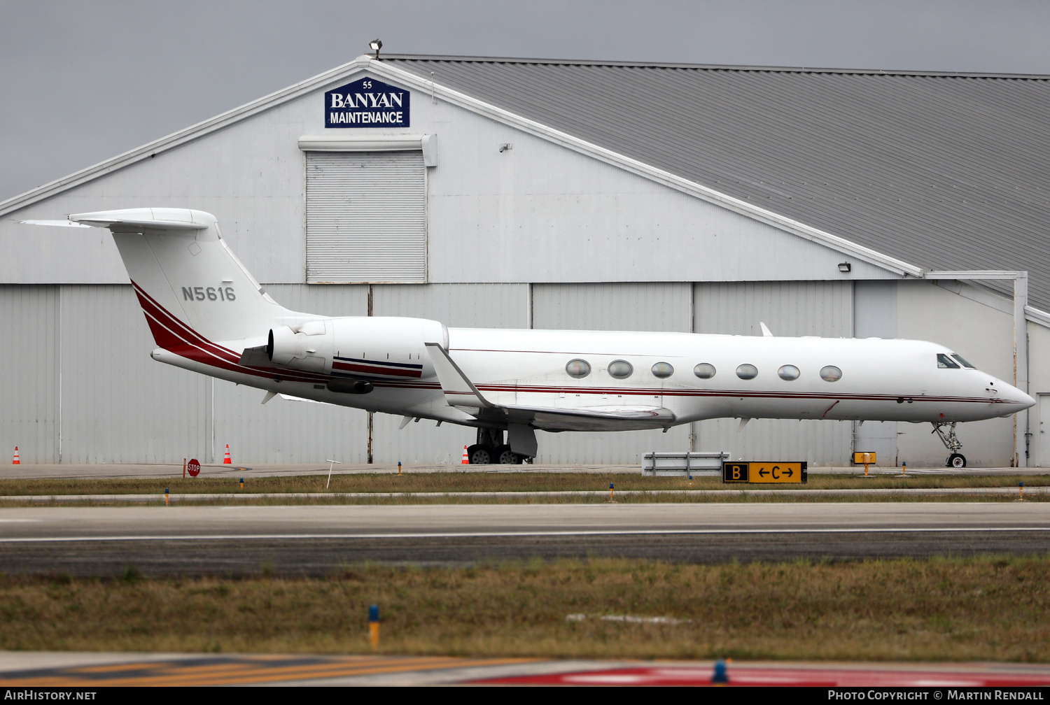 Aircraft Photo of N5616 | Gulfstream Aerospace G-V Gulfstream V | AirHistory.net #692460