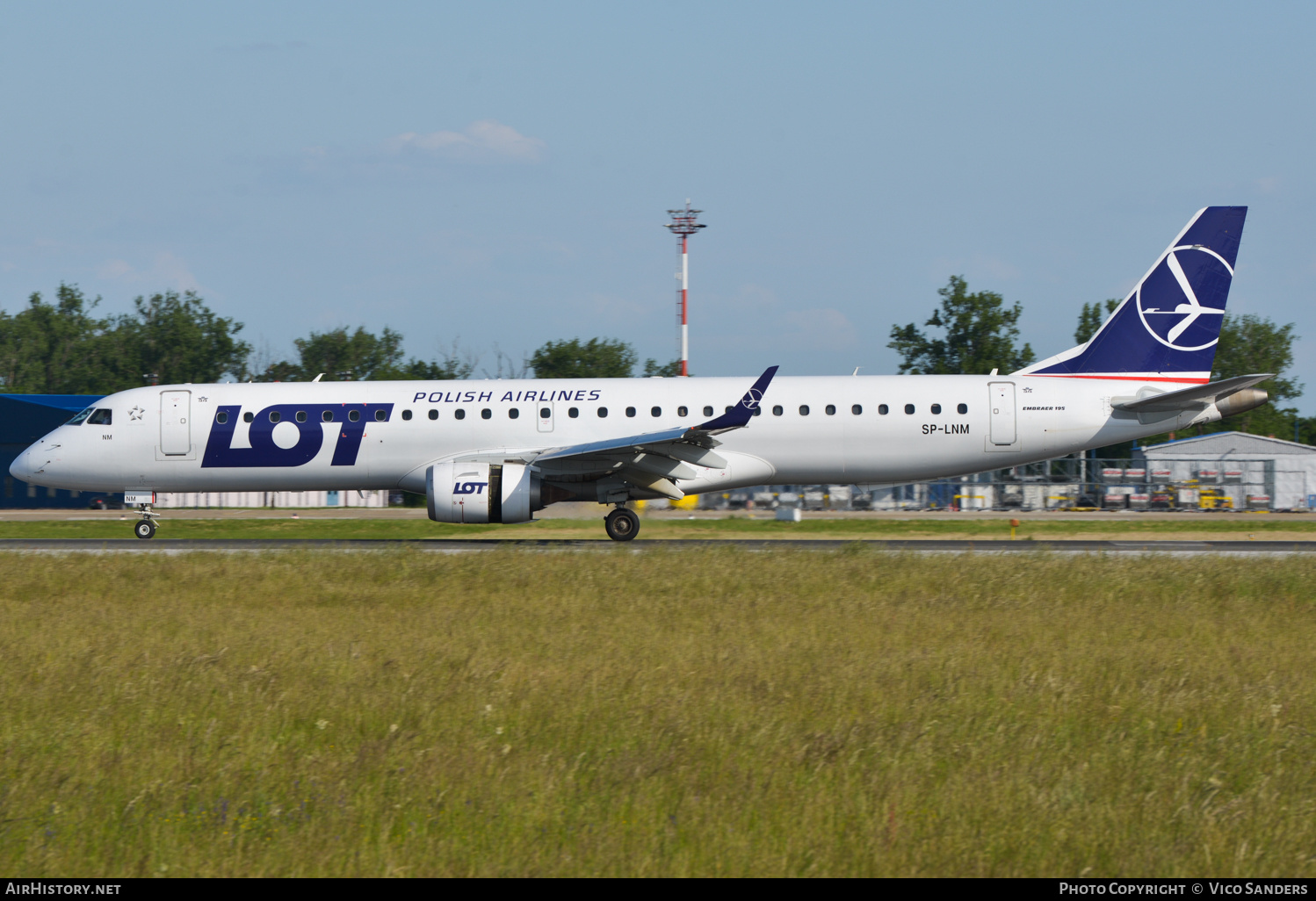 Aircraft Photo of SP-LNM | Embraer 195AR (ERJ-190-200IGW) | LOT Polish Airlines - Polskie Linie Lotnicze | AirHistory.net #692605