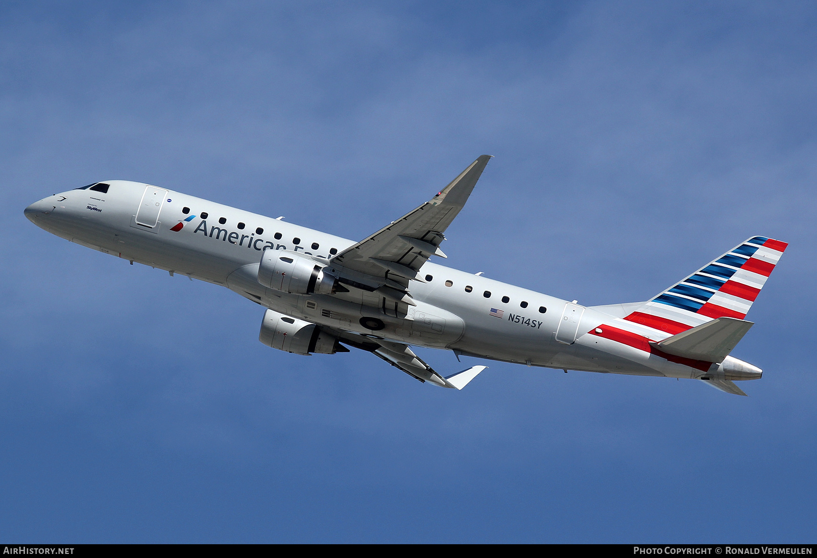 Aircraft Photo of N514SY | Embraer 175LR (ERJ-170-200LR) | American Eagle | AirHistory.net #692911