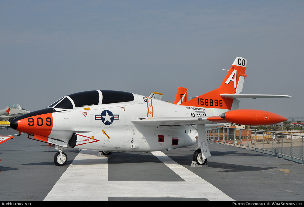 Aircraft Photo of 158898 | North American Rockwell T-2C Buckeye | USA - Navy | AirHistory.net #693145