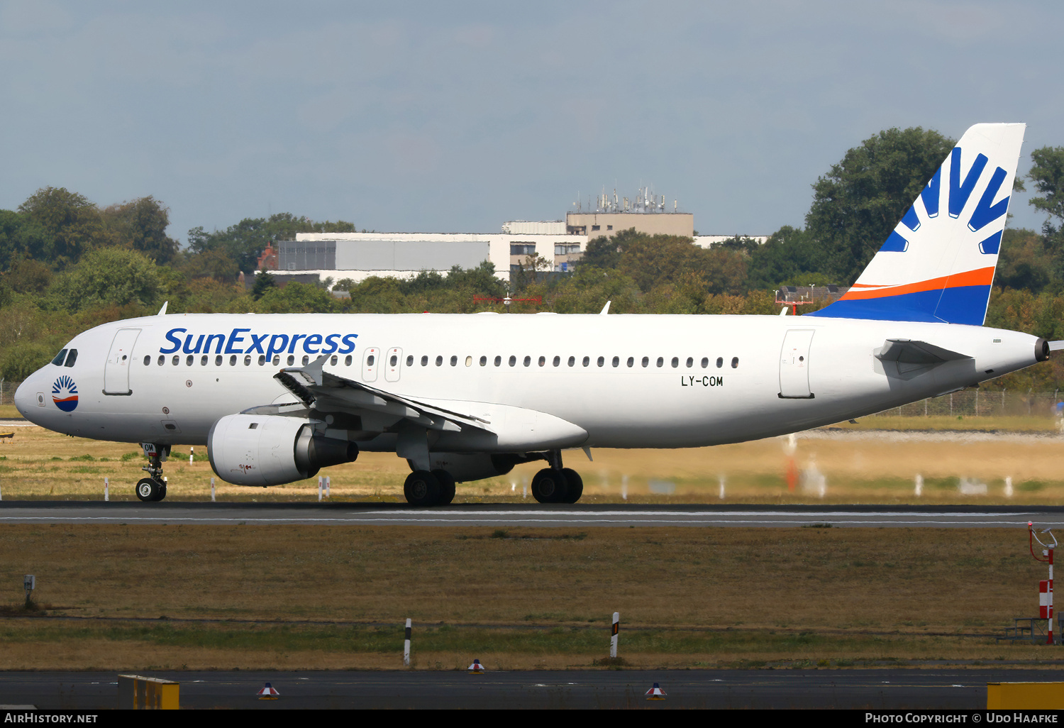 Aircraft Photo of LY-COM | Airbus A320-212 | SunExpress | AirHistory.net #693193