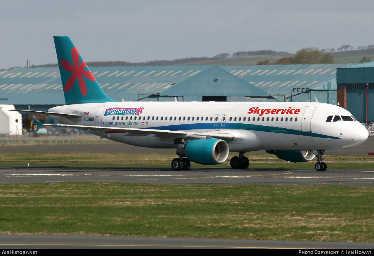 Aircraft Photo of C-GTDH | Airbus A320-214 | Skyservice Airlines | AirHistory.net #693362
