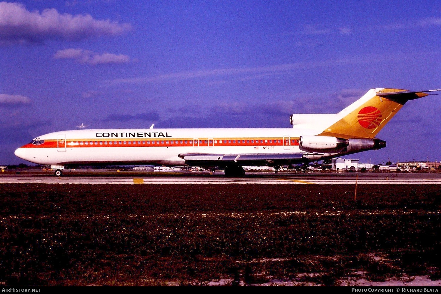Aircraft Photo of N571PE | Boeing 727-243/Adv | Continental Airlines | AirHistory.net #693372
