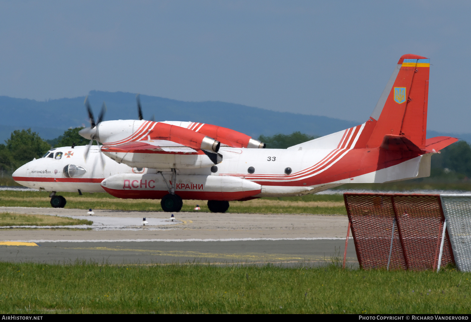 Aircraft Photo of 33 black | Antonov An-32P Firekiller | Ukraine - Ministry of Emergency Situations | AirHistory.net #693445