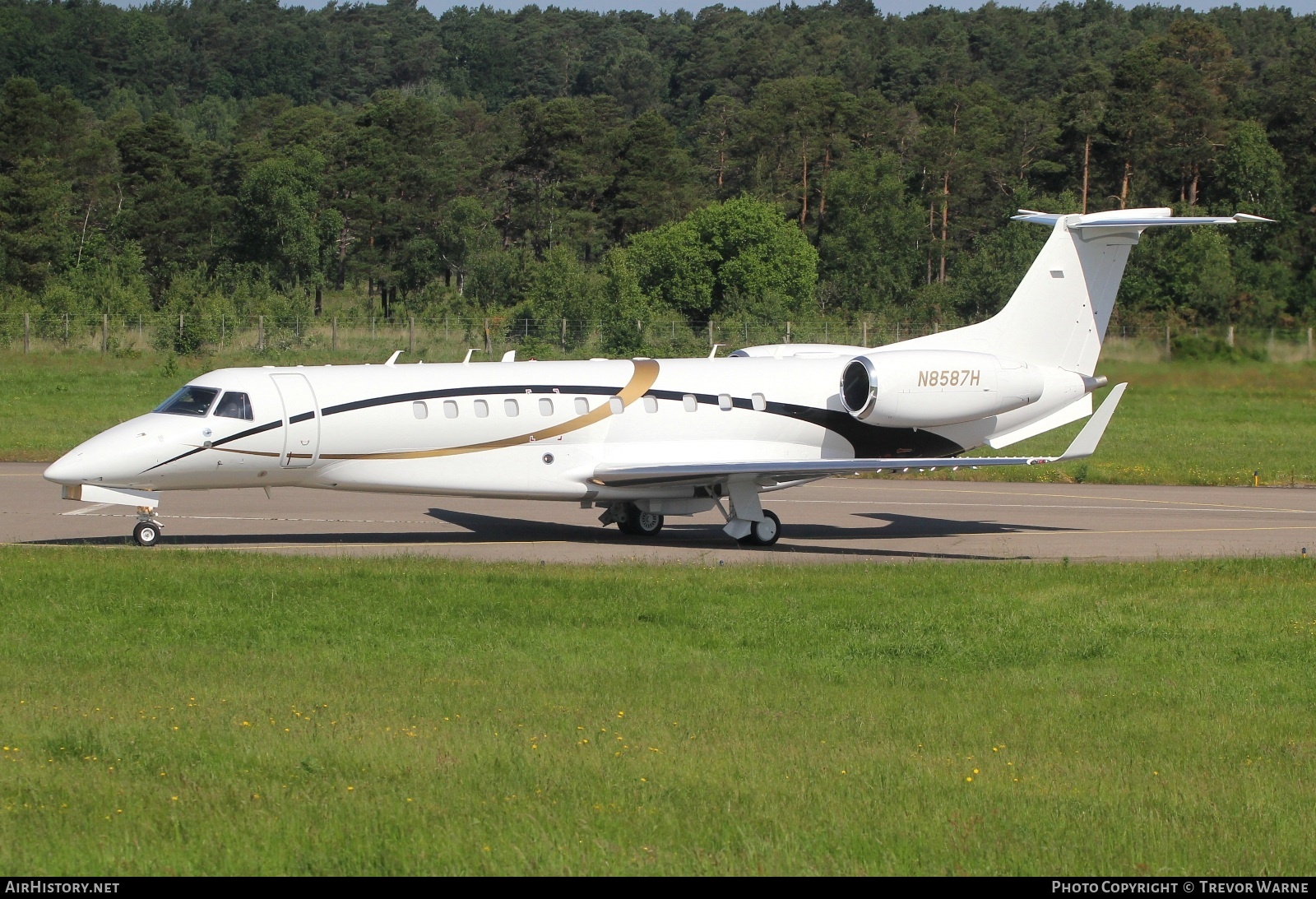 Aircraft Photo of N8587H | Embraer Legacy 650 (EMB-135BJ) | AirHistory.net #693492