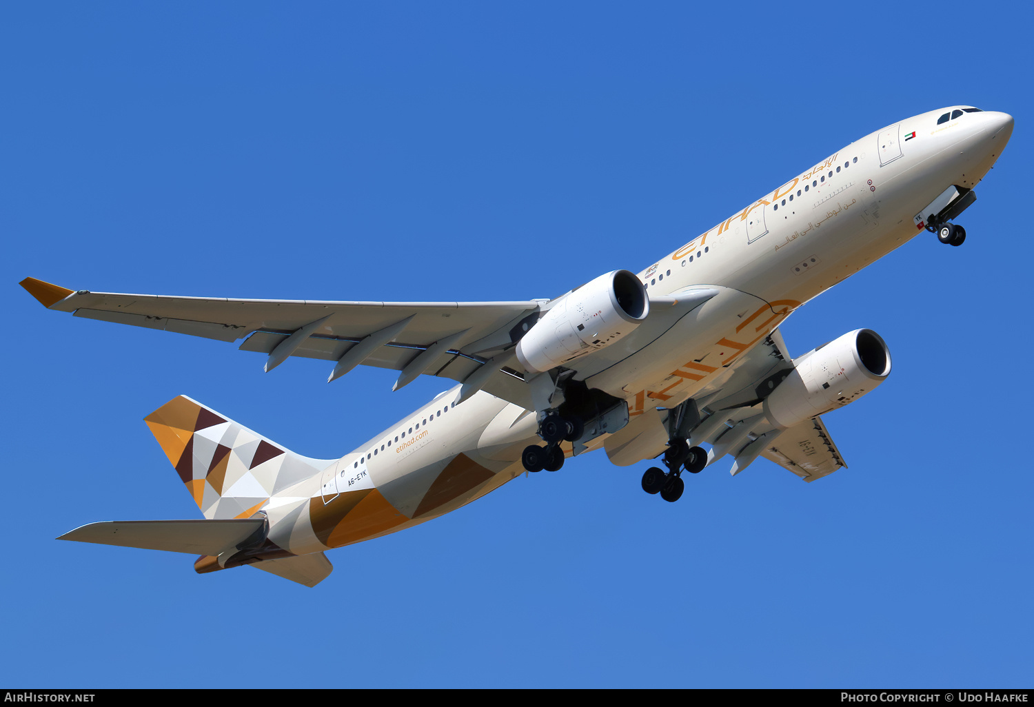 Aircraft Photo of A6-EYK | Airbus A330-243 | Etihad Airways | AirHistory.net #693722