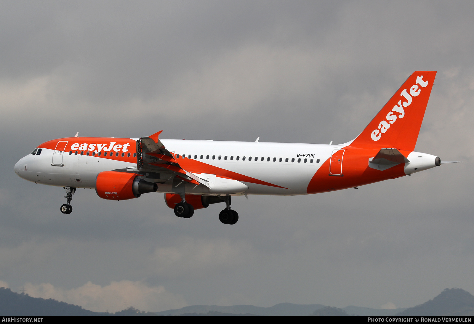 Aircraft Photo of G-EZUK | Airbus A320-214 | EasyJet | AirHistory.net #693821