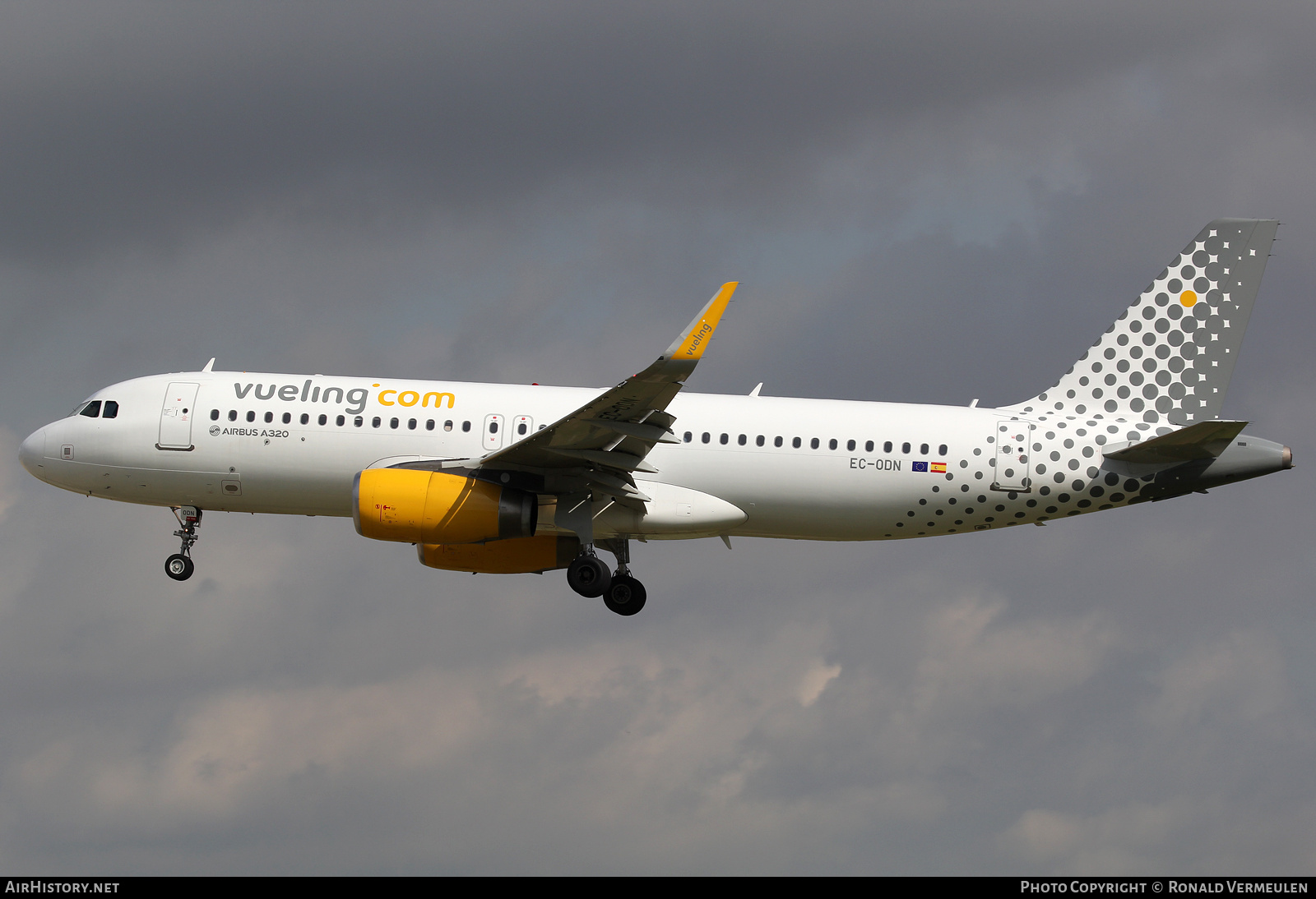 Aircraft Photo of EC-ODN | Airbus A320-232 | Vueling Airlines | AirHistory.net #693831