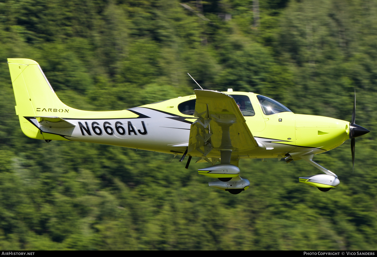 Aircraft Photo of N666AJ | Cirrus SR-22 G6-GTS Carbon | AirHistory.net #694007