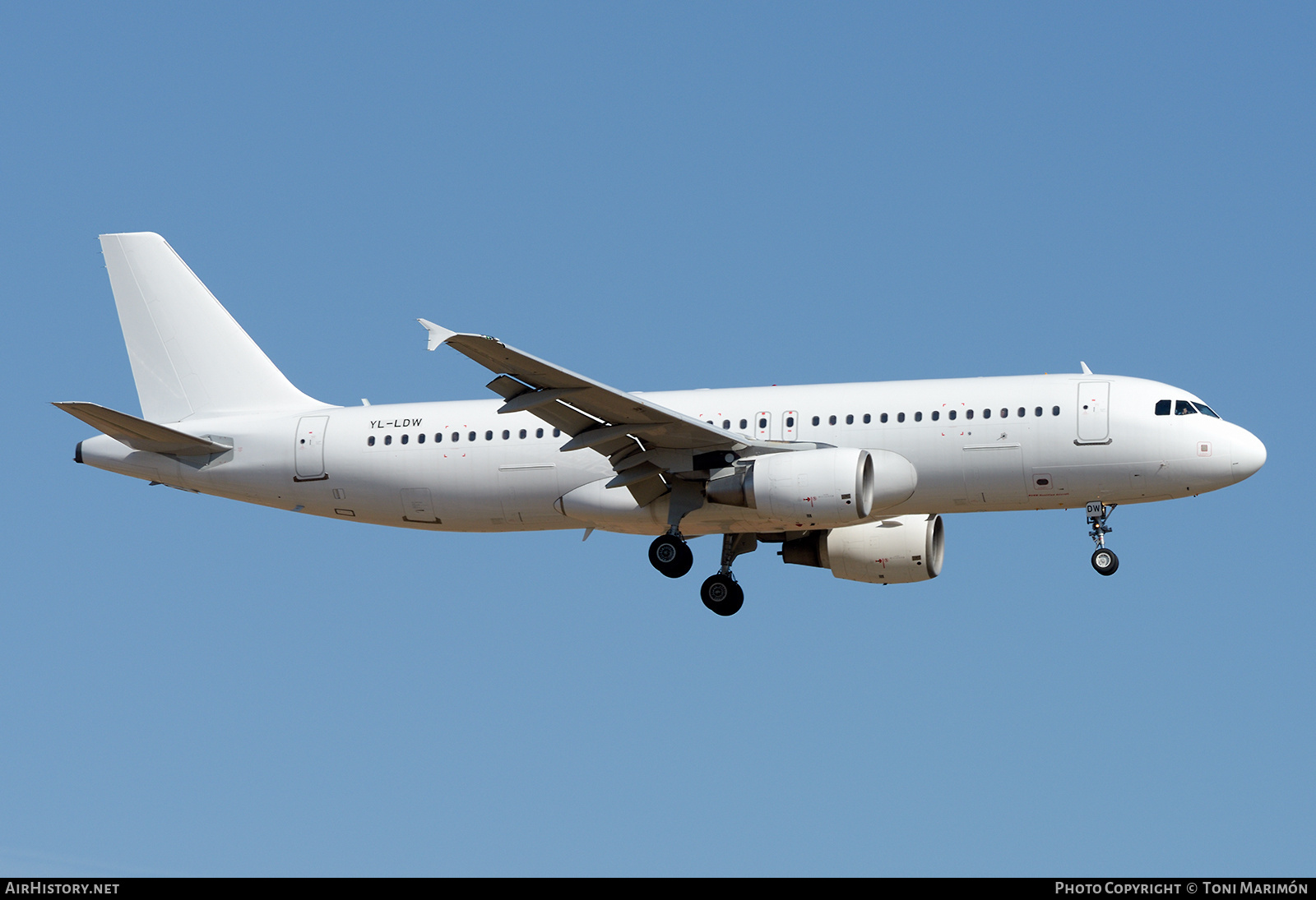 Aircraft Photo of YL-LDW | Airbus A320-214 | AirHistory.net #694223