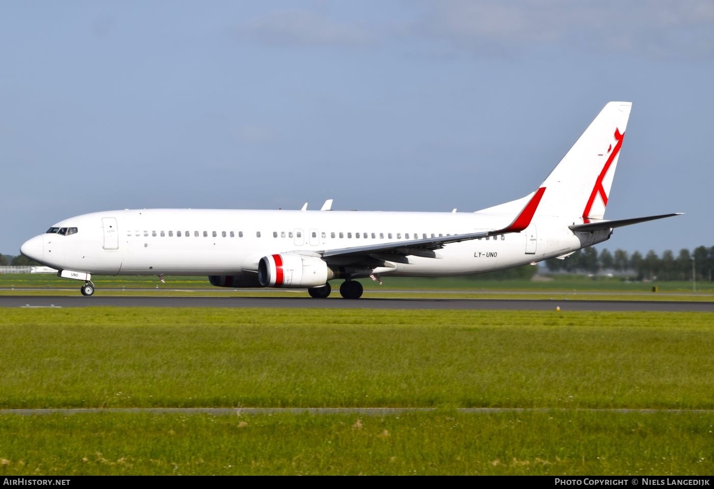 Aircraft Photo of LY-UNO | Boeing 737-8FE | AirHistory.net #694771