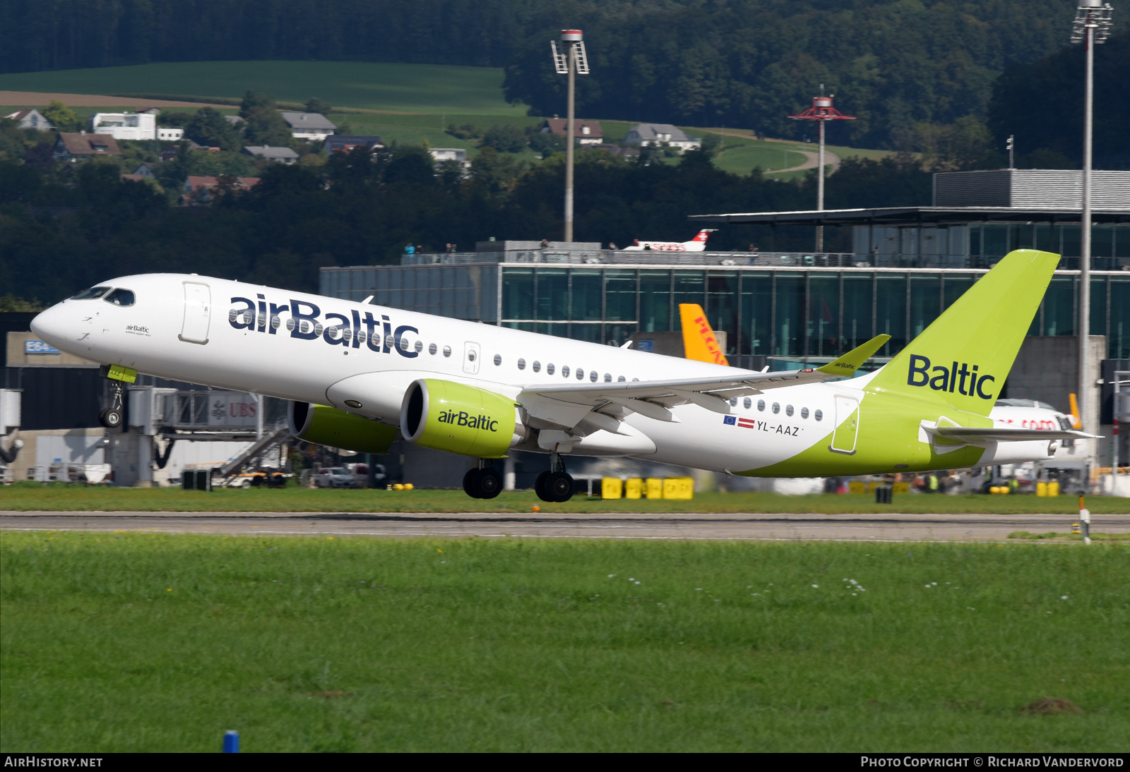 Aircraft Photo of YL-AAZ | Airbus A220-371 (BD-500-1A11) | AirBaltic | AirHistory.net #695028
