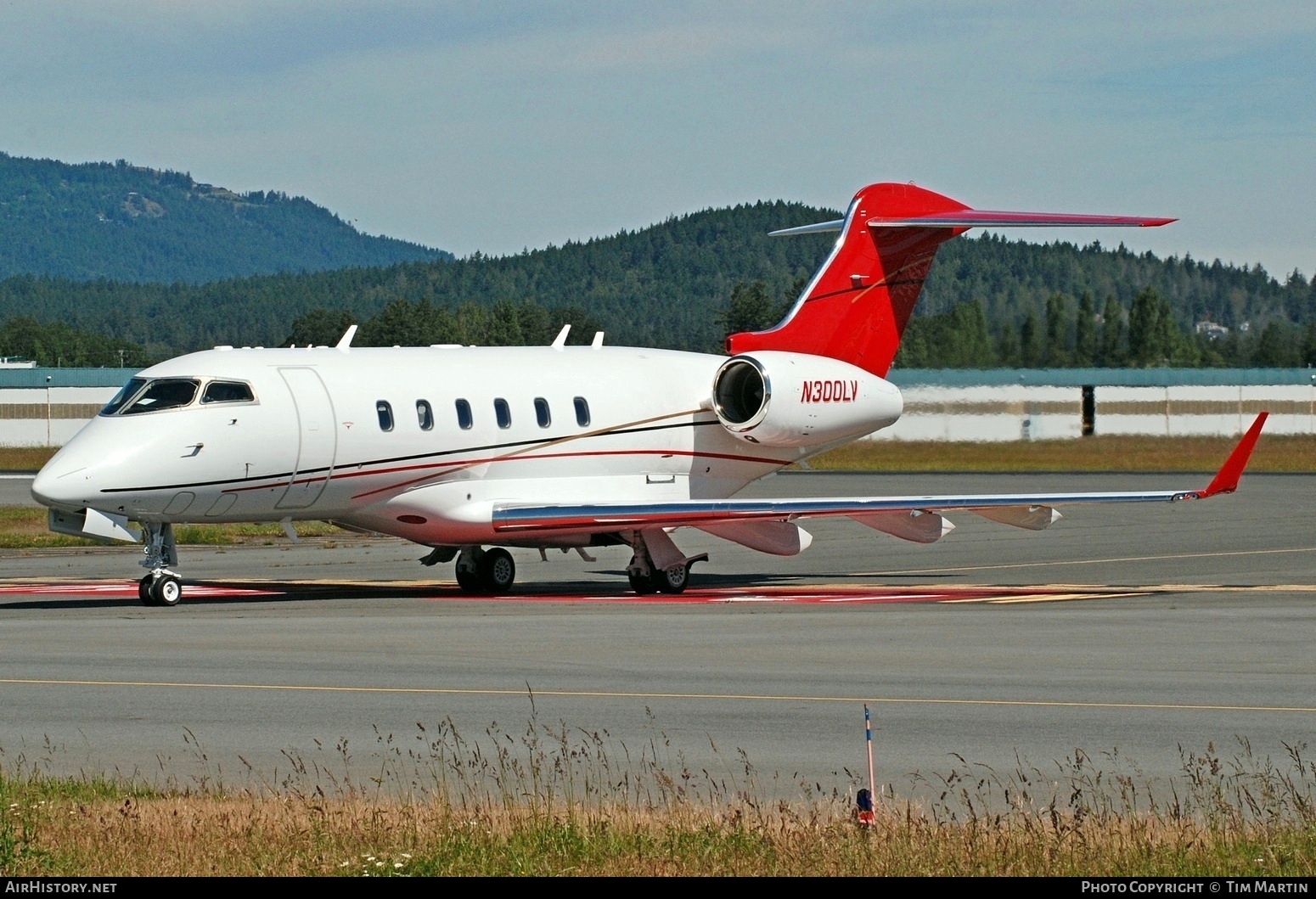 Aircraft Photo of N300LV | Bombardier Challenger 300 (BD-100-1A10) | AirHistory.net #695038
