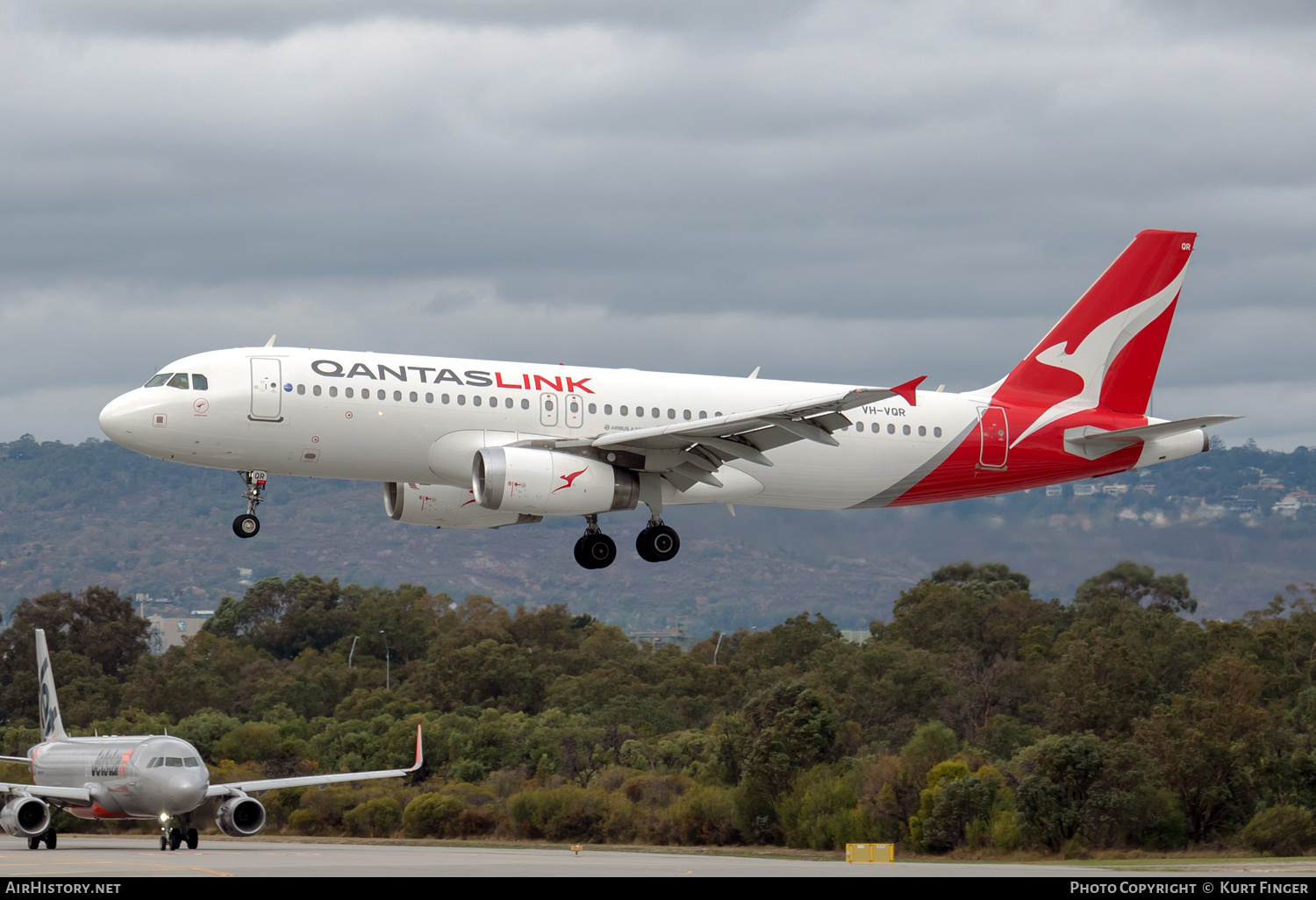 Aircraft Photo of VH-VQR | Airbus A320-232 | QantasLink | AirHistory.net #695042