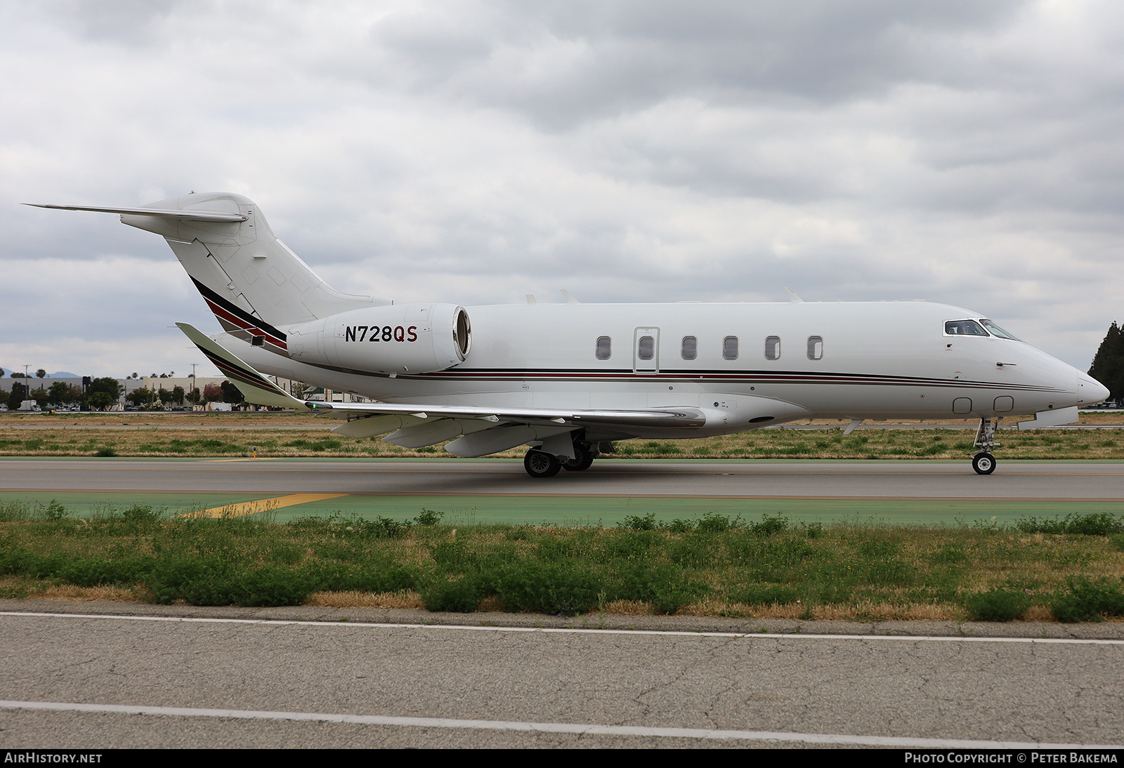 Aircraft Photo of N728QS | Bombardier Challenger 350 (BD-100-1A10) | AirHistory.net #695061