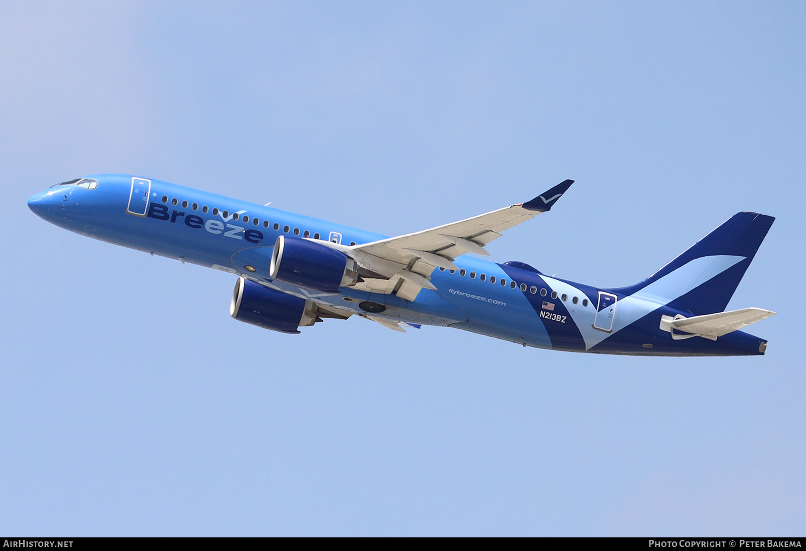 Aircraft Photo of N213BZ | Airbus A220-300 (BD-500-1A11) | Breeze Airways | AirHistory.net #695399